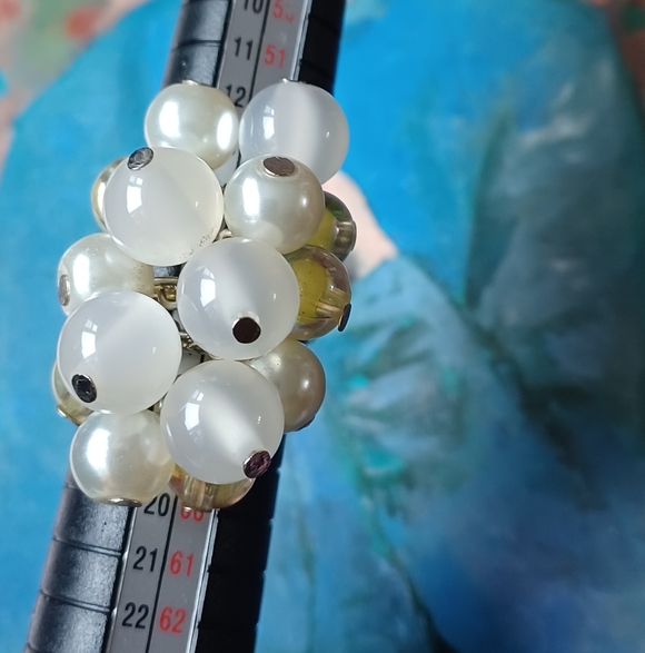 Moonglow Glass Cluster Cha-Cha Ring Size 8 🤍🟡💫 - Picture 8 of 9